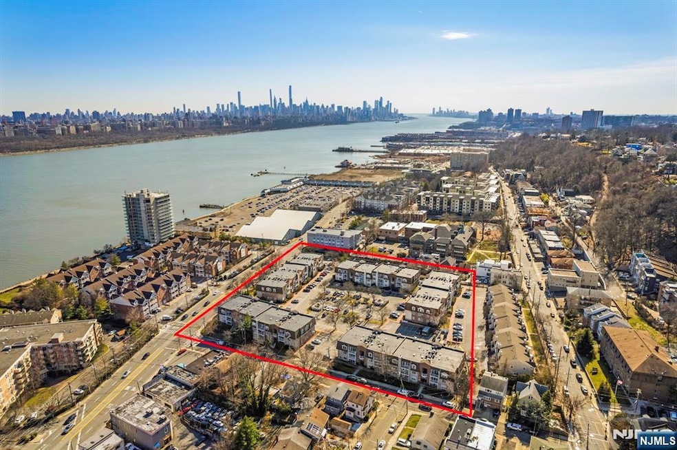 28 Garden Place unit 151, Edgewater, NJ 07020 - photo 1