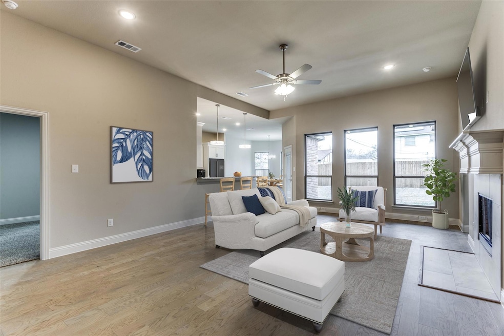 609 Vaquero St, White Settlement, TX 76108 - photo 1