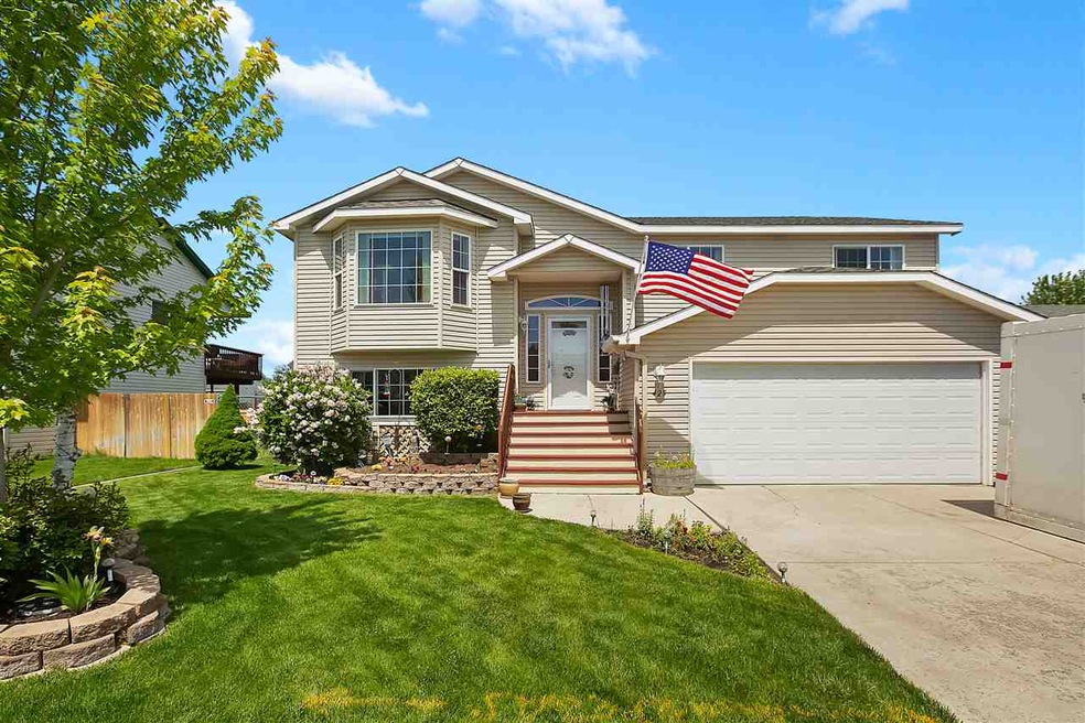 425 E Tara Lee Ave, Medical Lake, WA 99022 - photo 1