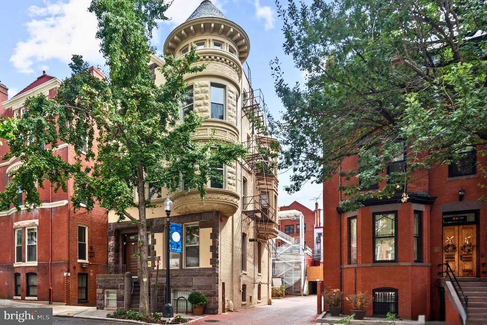 2008 Hillyer Place NW, Washington, DC 20009 - photo 1