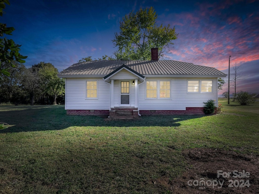 574 Cat Square Rd, Lincolnton, NC 28092 - photo 1