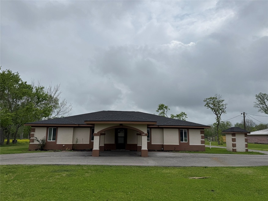 4523 Mustang Rd, Alvin, TX 77511 - photo 1