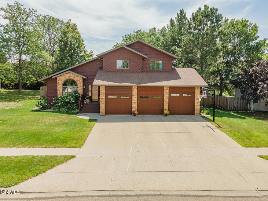 For Sale $489,400 • Co-Listing Agent