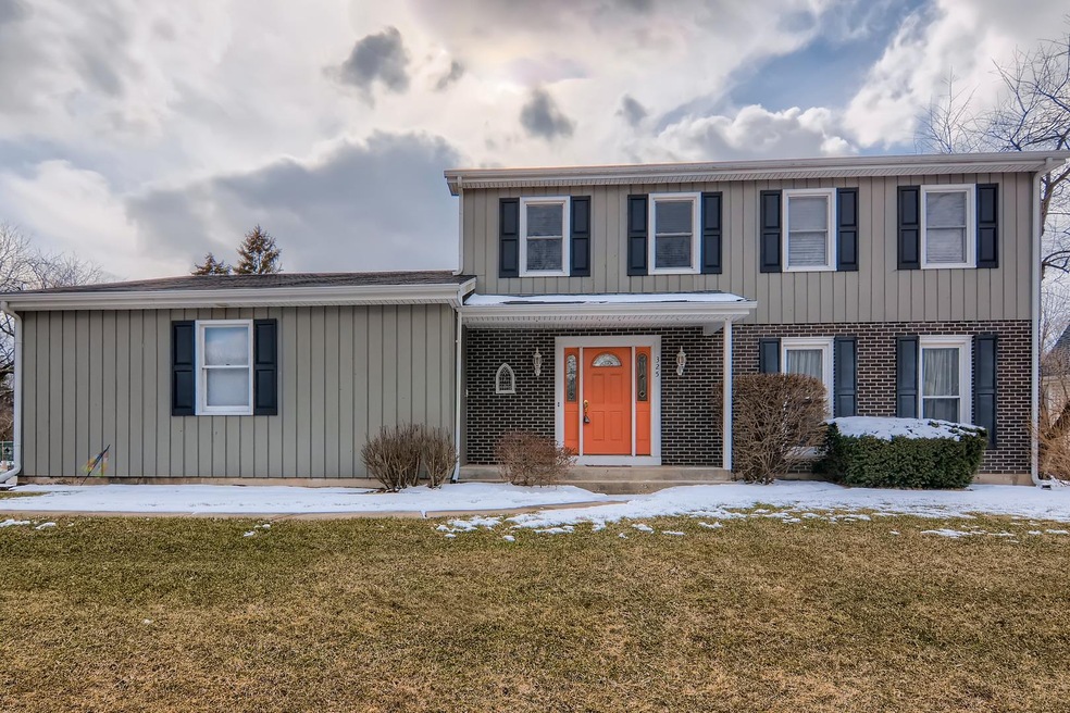 325 Circle Dr, Algonquin, IL 60102 - photo 1