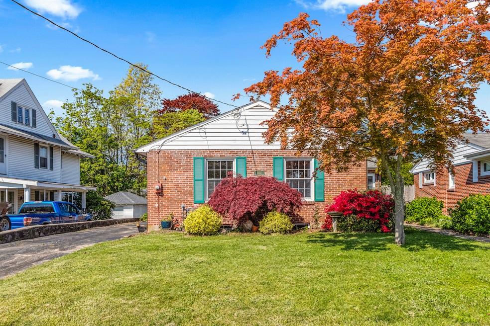 1107 Ocean Ave, New London, CT 06320 - photo 1