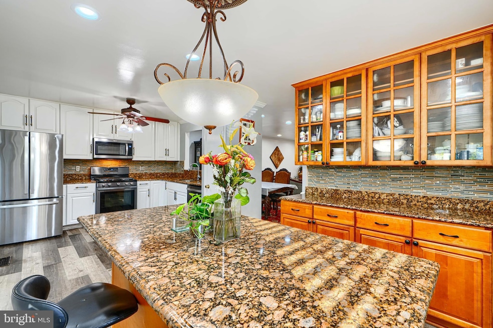 18425 Honeylocust Cir, Gaithersburg, MD 20879 - photo 1