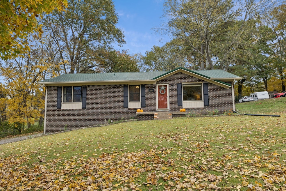 202 Cathey Ln, Columbia, TN 38401 - photo 1