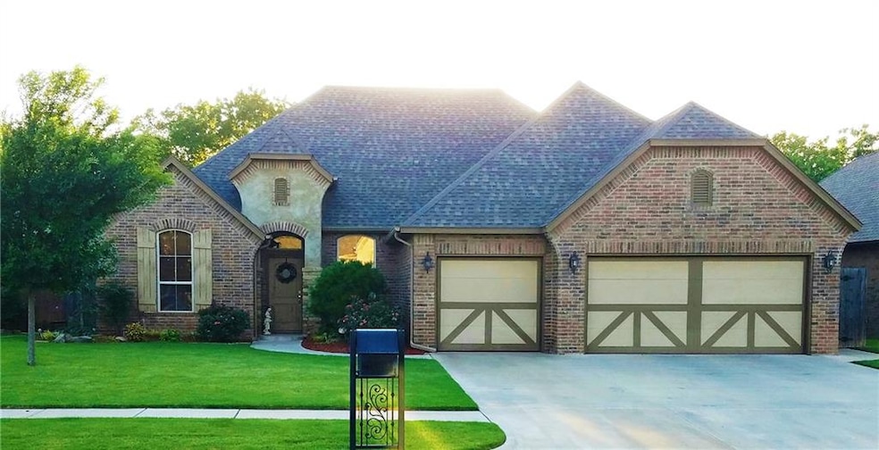 19517 Fieldshire Dr, Edmond, OK 73012 - photo 1