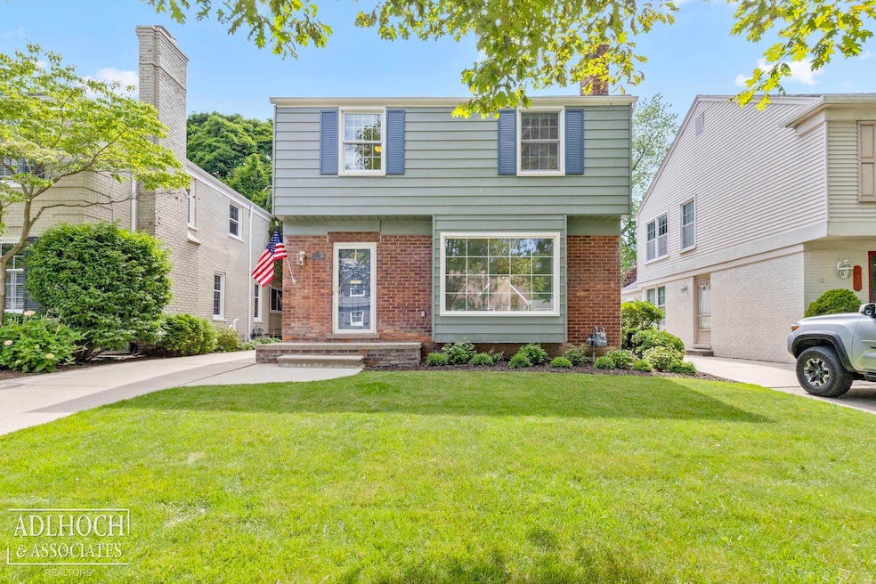 211 Mcmillan Rd, Grosse Pointe Farms, MI 48236 - photo 1