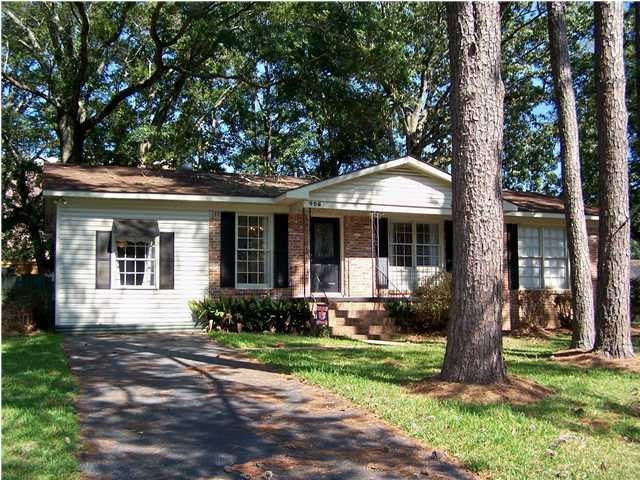Spacious 2 or 3 bedroom cottage, brick and vinyl exterior for easy maintenance, on a culdesac close to Downtown Fairhope. Beautiful wood floors, extensive crown molding, deeded Bay access.