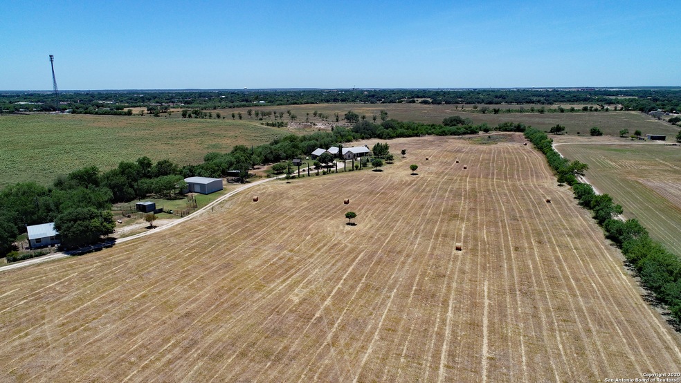 127 County Road 440, Hondo, TX 78861 - photo 1