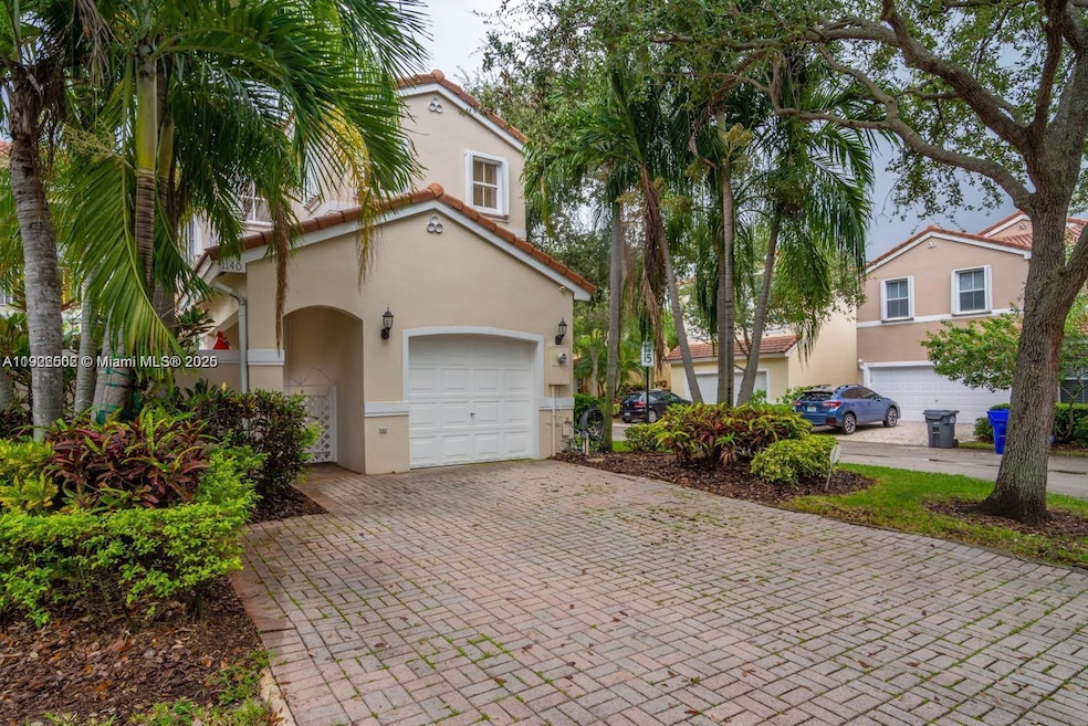 1140 Chestnut Ln unit 1140, Hollywood, FL 33019 - photo 1