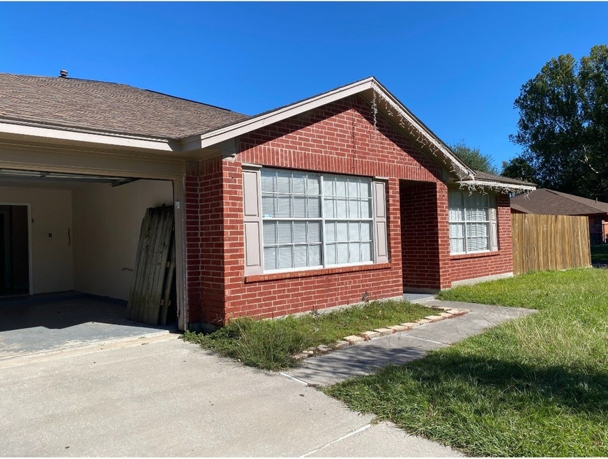 1002 Castolan Dr, Houston, TX 77038 - photo 1