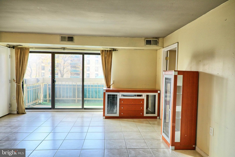 Lafayette Park unit 205, Falls Church, VA 22041 - photo 1