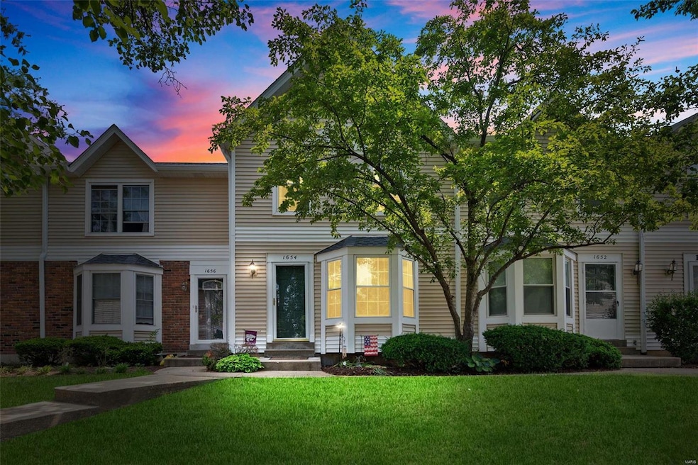Beautiful 2-story townhome overlooking a quiet cou