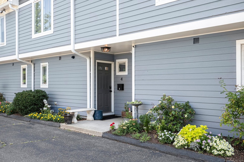 11 van Zant St unit 4, Norwalk, CT 06855 - photo 1