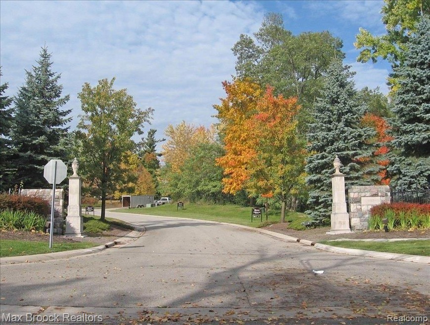 209 Dourdan, Bloomfield Hills, MI 48304 - photo 1