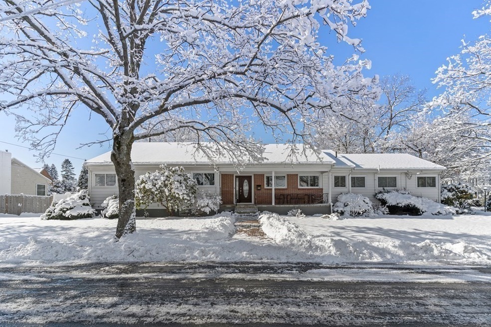 1 Sheldon Rd, Marblehead, MA 01945 - photo 1