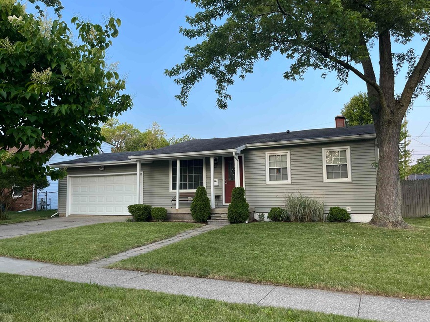 1308 Huntington Dr, Owosso, MI 48867 - photo 1