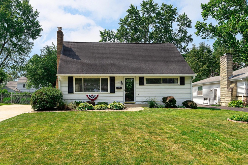 2381 Woodstock-1
