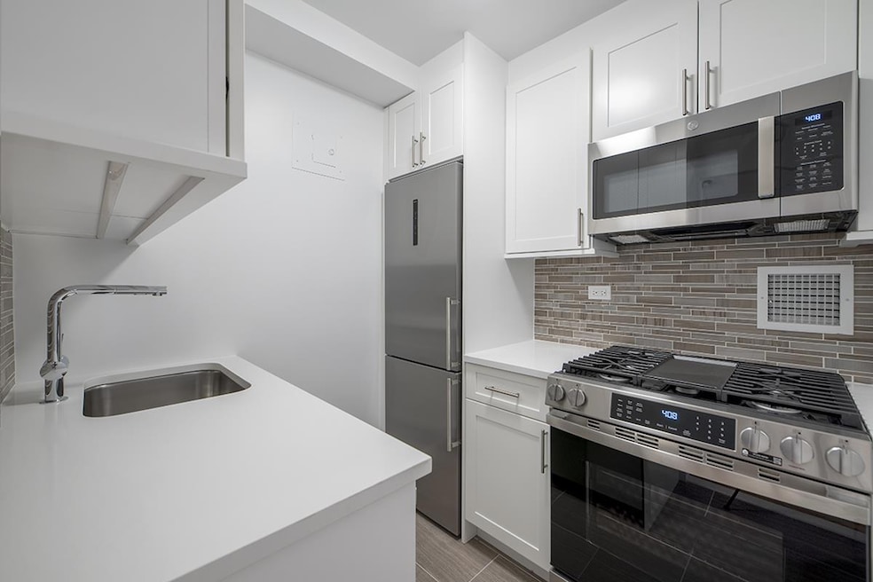 The Eastmore unit 5B, New York, NY 10021 - photo 1