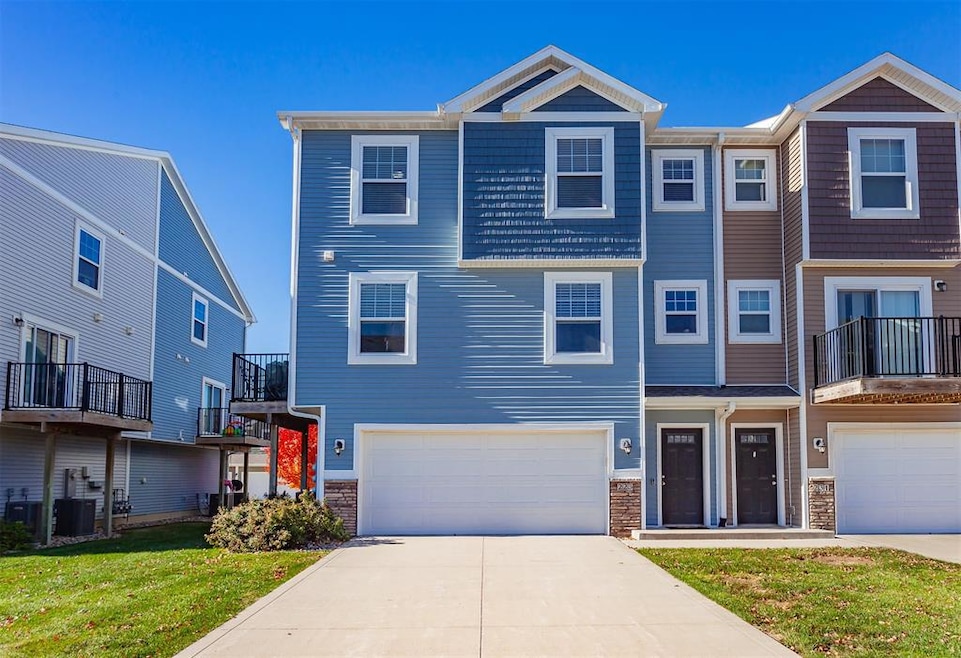 223 Burr Oak Ct, Norwalk, IA 50211 - photo 1