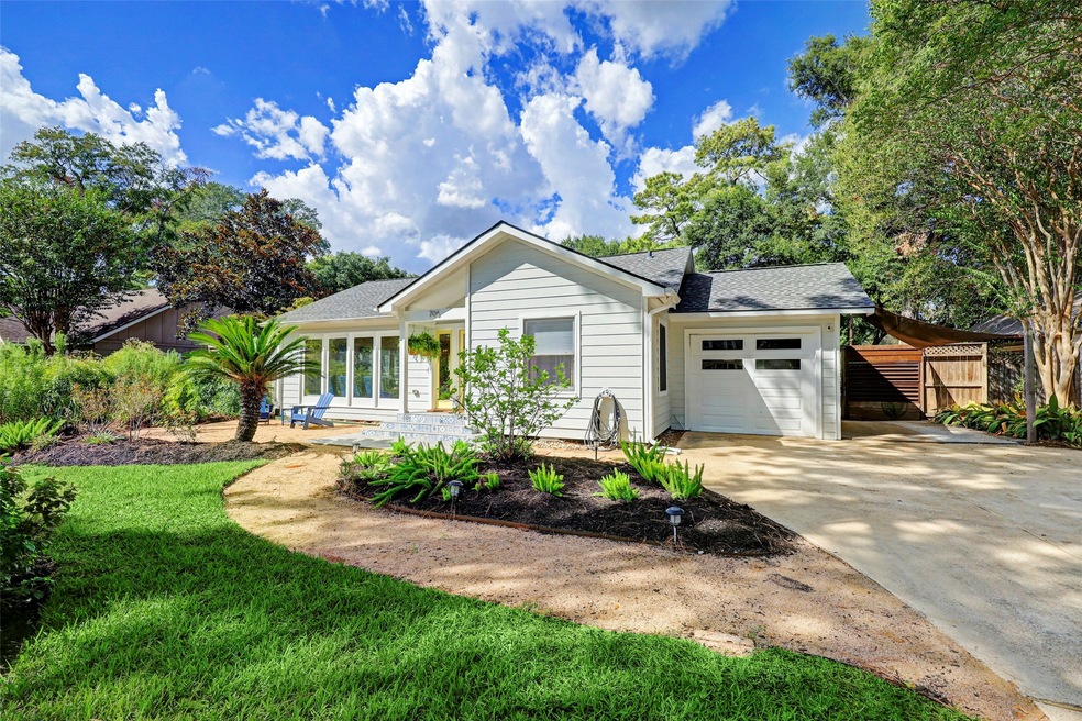 706 W 32nd St, Houston, TX 77018 - photo 1