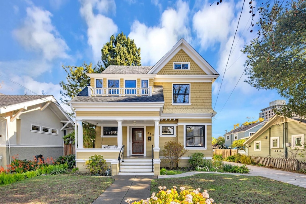 Sold $2,491,000 • Co-Listing Agent