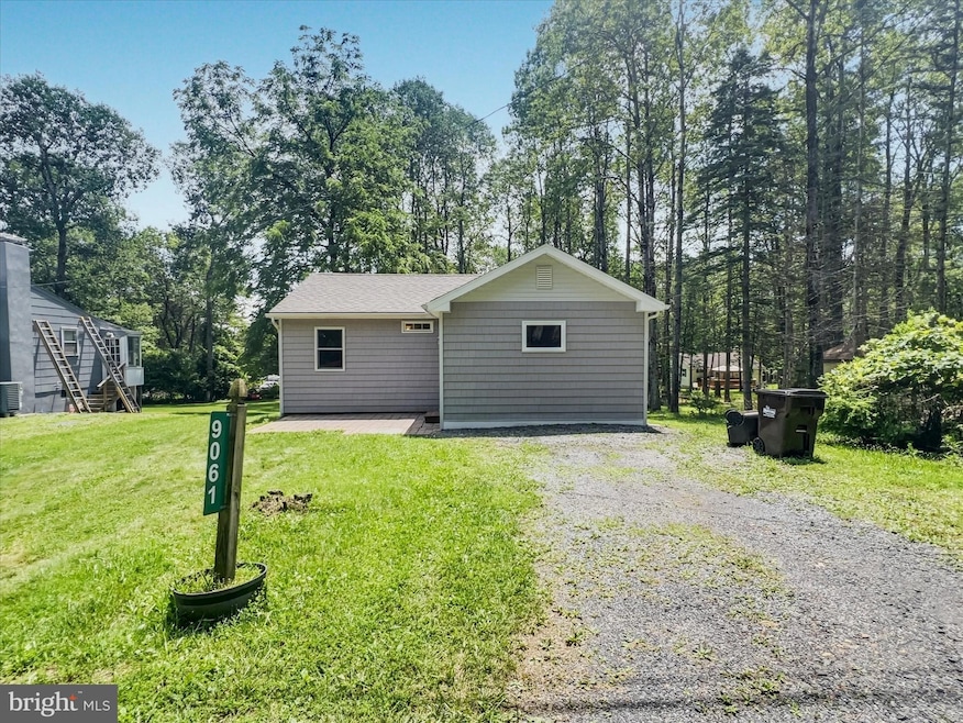 9061 Robinhood Dr, Kunkletown, PA 18058 - photo 1