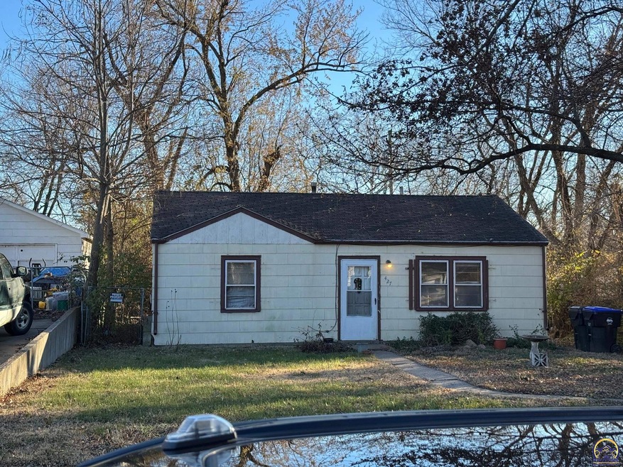 427 SE 36th St, Topeka, KS 66605 - photo 1