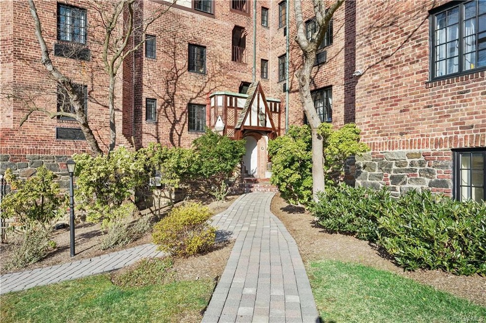 Blind Brook Lodge unit G12, Rye, NY 10580 - photo 1