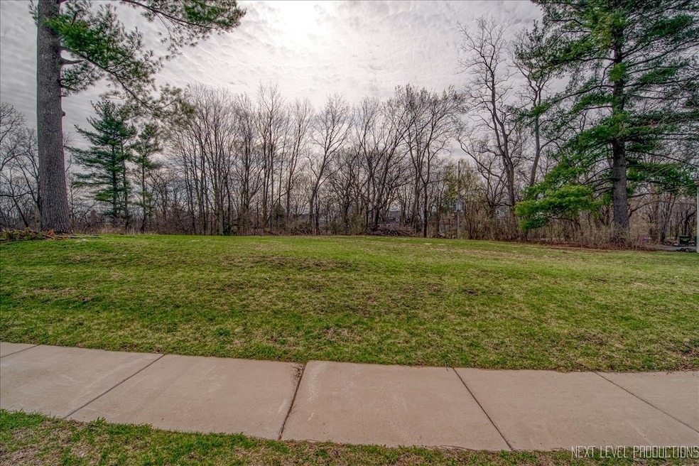 1028 Lodalia Ct, Wheaton, IL 60189 - photo 1