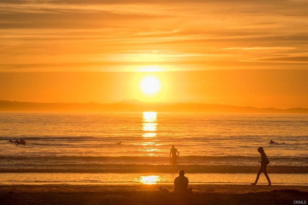 2202 W Oceanfront unit B, Newport Beach, CA 92663 - photo 1