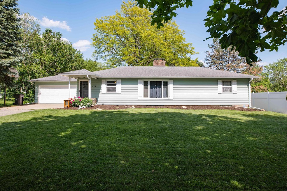 3128 Mcclain Dr, Cedar Falls, IA 50613 - photo 1