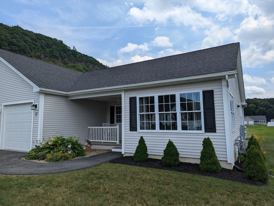 22 Snowberry Cir unit B, Deerfield, MA 01373 - photo 1