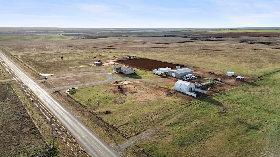 22950 E 1130 Rd, Bessie, OK 73622 - photo 1