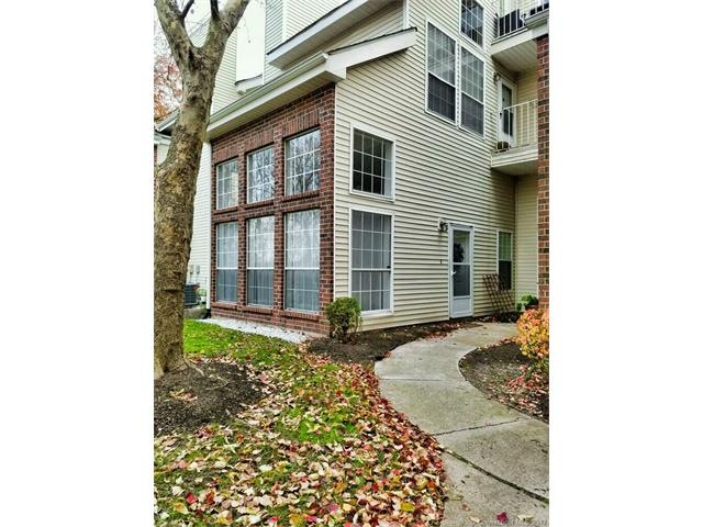 153 Carriage Crossing Ln unit 153, Middletown, CT 06457 - photo 1