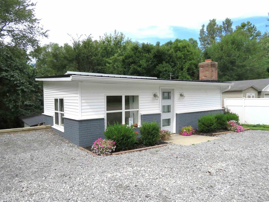 69 11th St, Covington, IN 47932 - photo 1