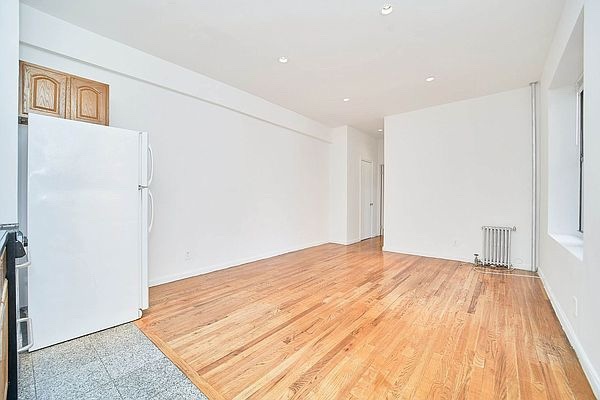 4672 Broadway unit 3 E, New York, NY 10040 - photo 1