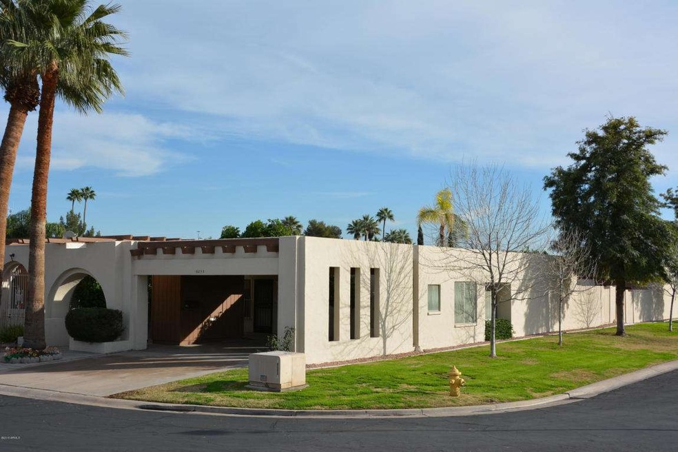 605 E. Royal Palm Square North
