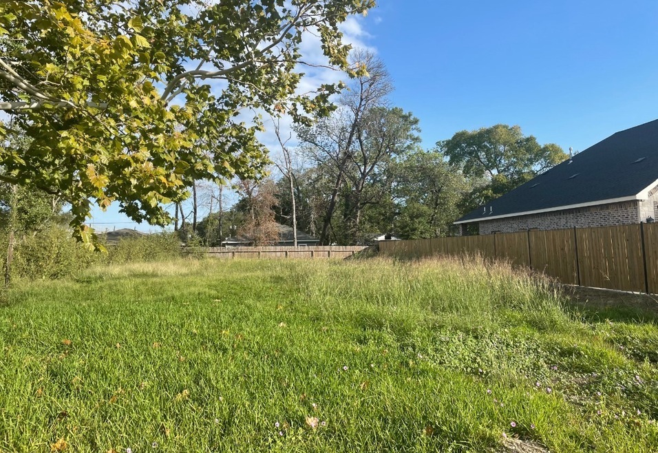 7105 Weyburn St, Houston, TX 77028 - photo 1