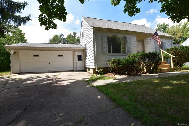 3312 Renault Dr, Flint, MI 48507 - photo 1