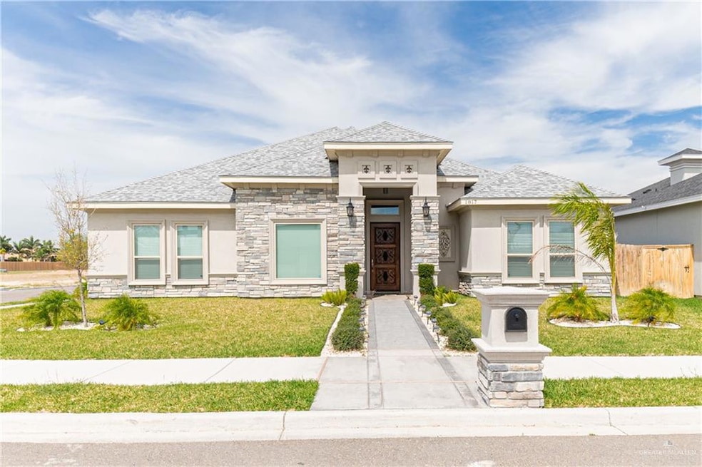 1817 W Saint Claire Ave, Edinburg, TX 78539 - photo 1