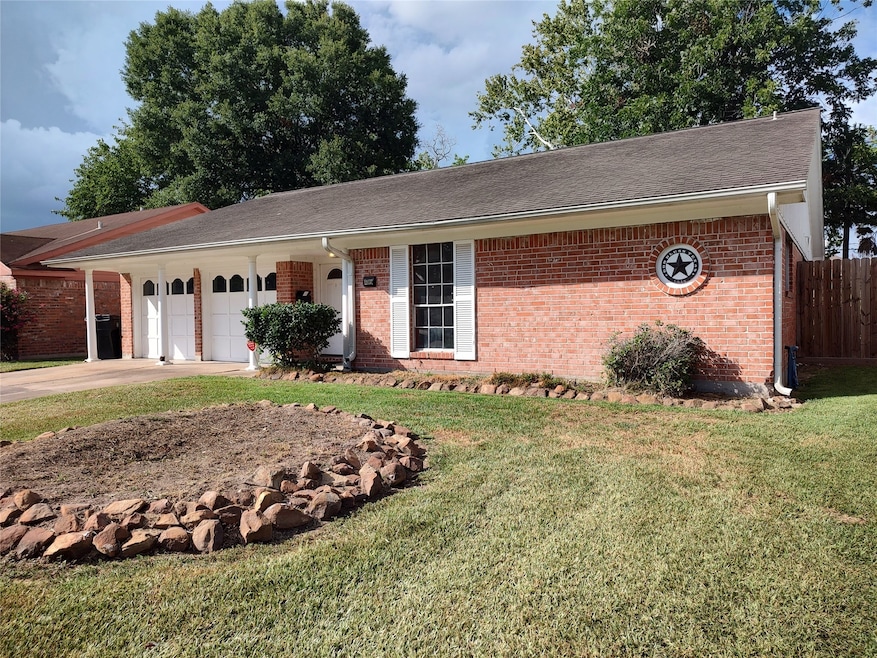 11027 Caribbean Ln, Houston, TX 77089 - photo 1