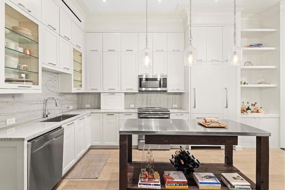 Sold $1,550,000 • Co-Listing Agent