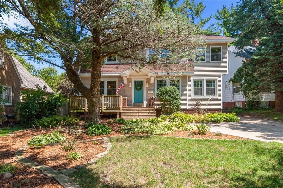 219 Johnson Ave NW, Cedar Rapids, IA 52405 - photo 1