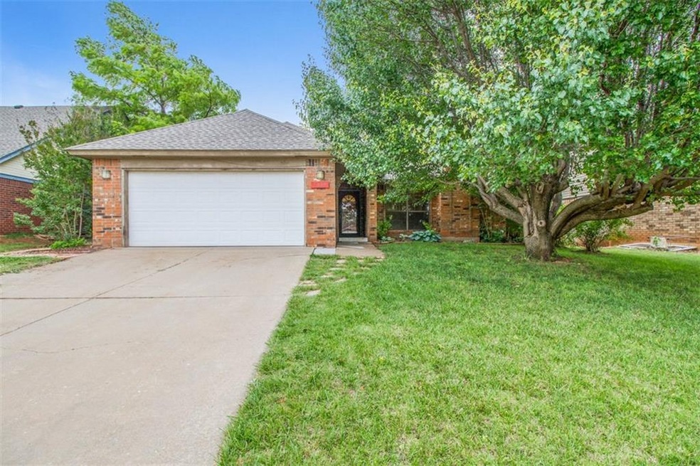 2632 Amber St, Moore, OK 73160 - photo 1