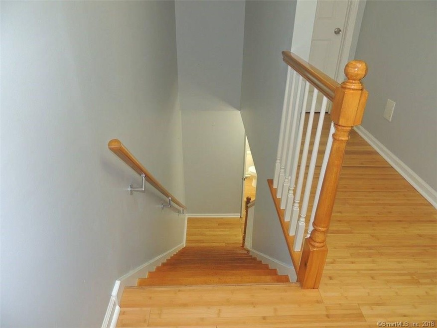 165 Hillcrest Ave unit 165, West Hartford, CT 06110 - photo 1