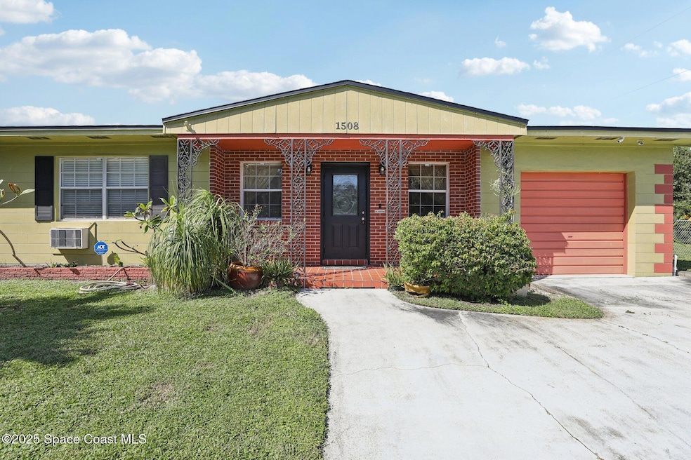 1508 Hedrick Dr, Melbourne, FL 32901 - photo 1