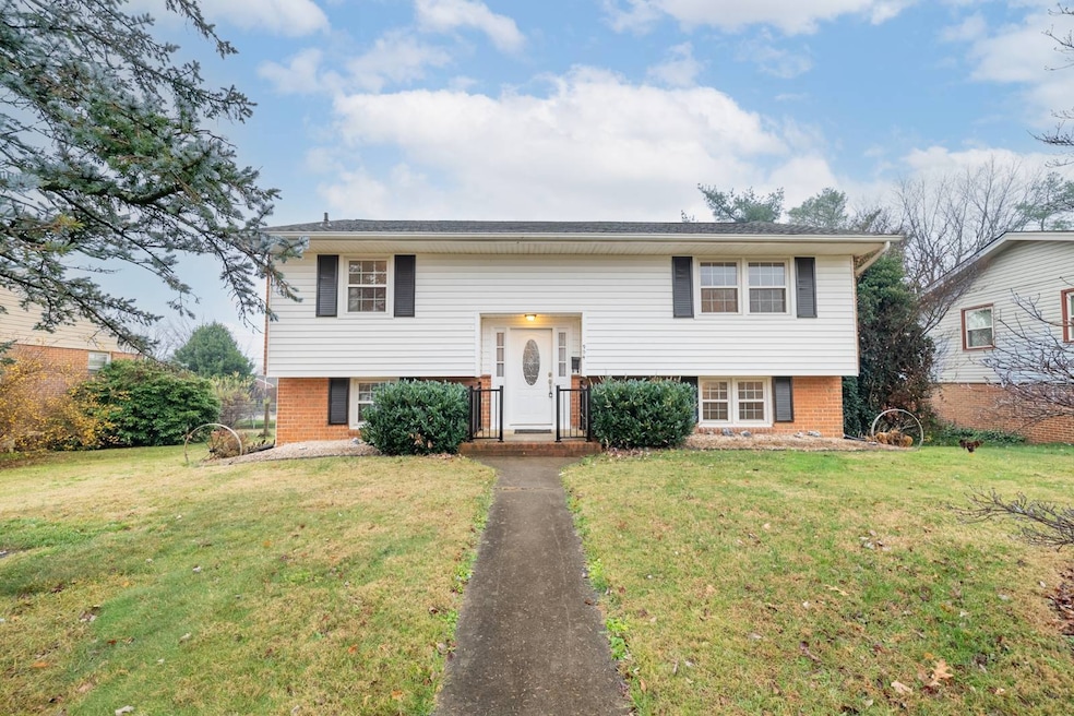 904 Dogwood Cir, Waynesboro, VA 22980 - photo 1